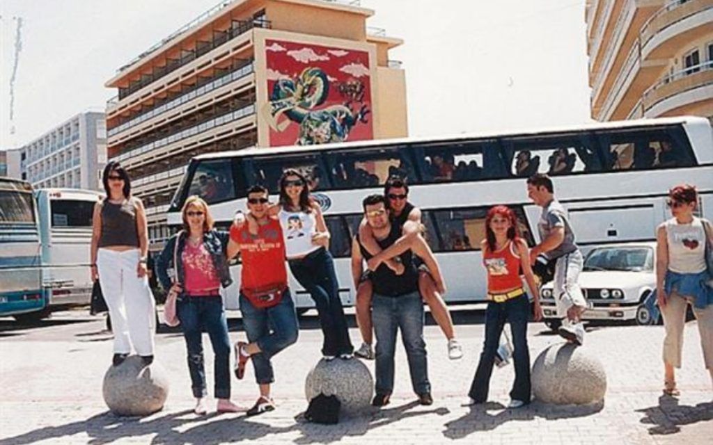 Σχολικές τσάντες PAXOS και Ημισκούμπρια στα walkman - Όλες οι αναμνήσεις από όσους ήταν παιδιά στα 90's