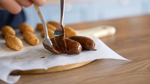 Σοκολατένια πουράκια χωρίς ζάχαρη από τον Δημήτρη Μιχαηλίδη