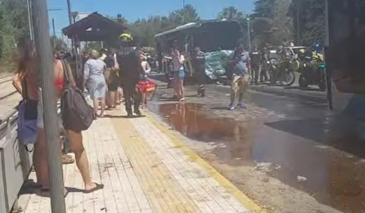 Σοβαρό τροχαίο στην παραλιακή με σύγκρουση δύο λεωφορείων - Αναφορές για πολλούς τραυματίες-αναμεσά τους παιδιά