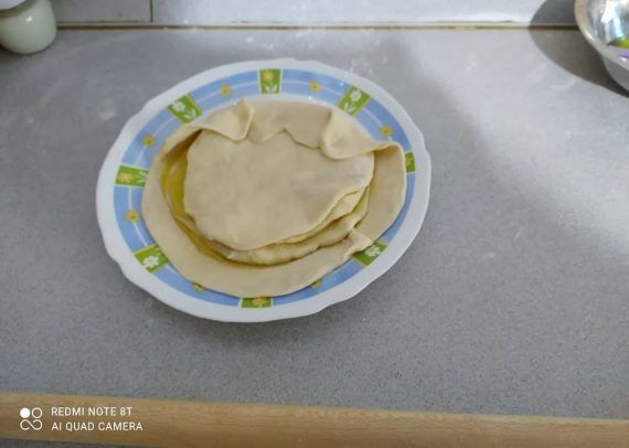 Σπέσιαλ σπανακοπρασόπιτα με φύλλο τύπου σφολιάτα