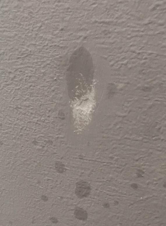 λαδιές-στον-τοίχο- λαδιές-στον-τοίχο-