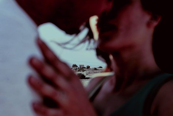 Τι λένε οι επιστήμονες για τις τυχαίες συναντήσεις που αλλάζουν ζωές