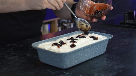 Το πιο κρεμώδες παγωτό καϊμάκι από τον Παναγιώτη Παπαδάκη