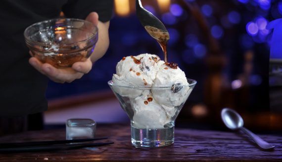 Το πιο κρεμώδες παγωτό καϊμάκι από τον Παναγιώτη Παπαδάκη