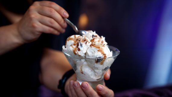 Το πιο κρεμώδες παγωτό καϊμάκι από τον Παναγιώτη Παπαδάκη