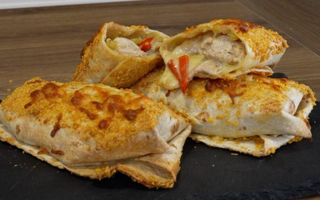 Τραγανά σάντουιτς από τορτίγιες με κοτόπουλο στο φούρνο