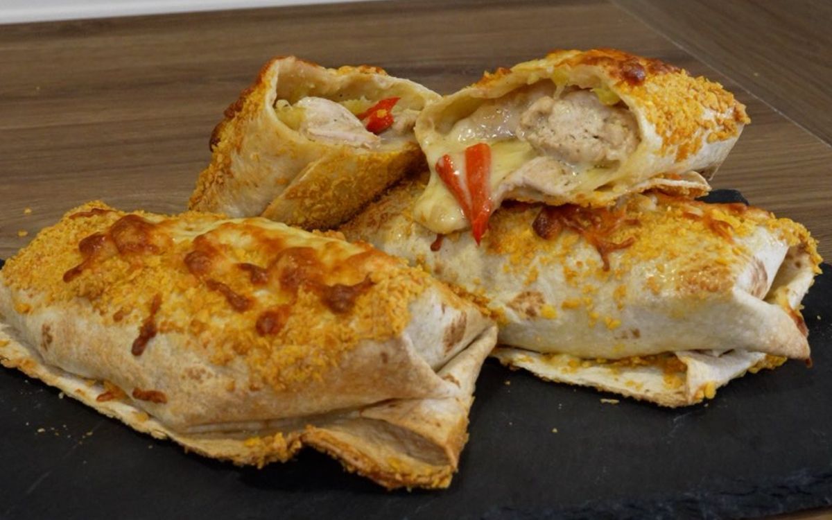 Burritos με τορτίγιες και το κοτόπουλο που περίσσεψε