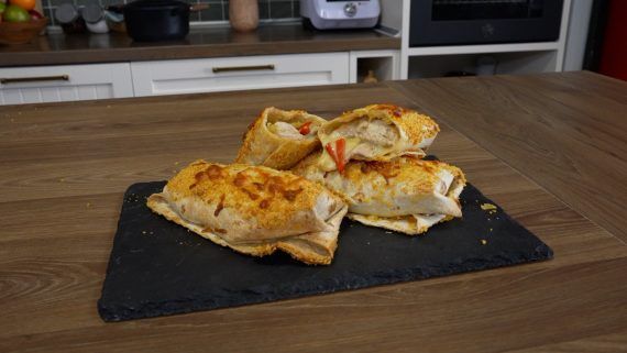 Τραγανά σάντουιτς από τορτίγιες με κοτόπουλο στο φούρνο