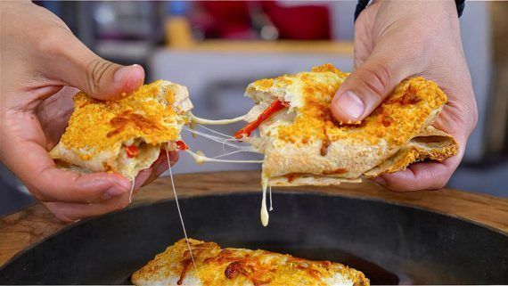 Τραγανά σάντουιτς από τορτίγιες με κοτόπουλο στο φούρνο