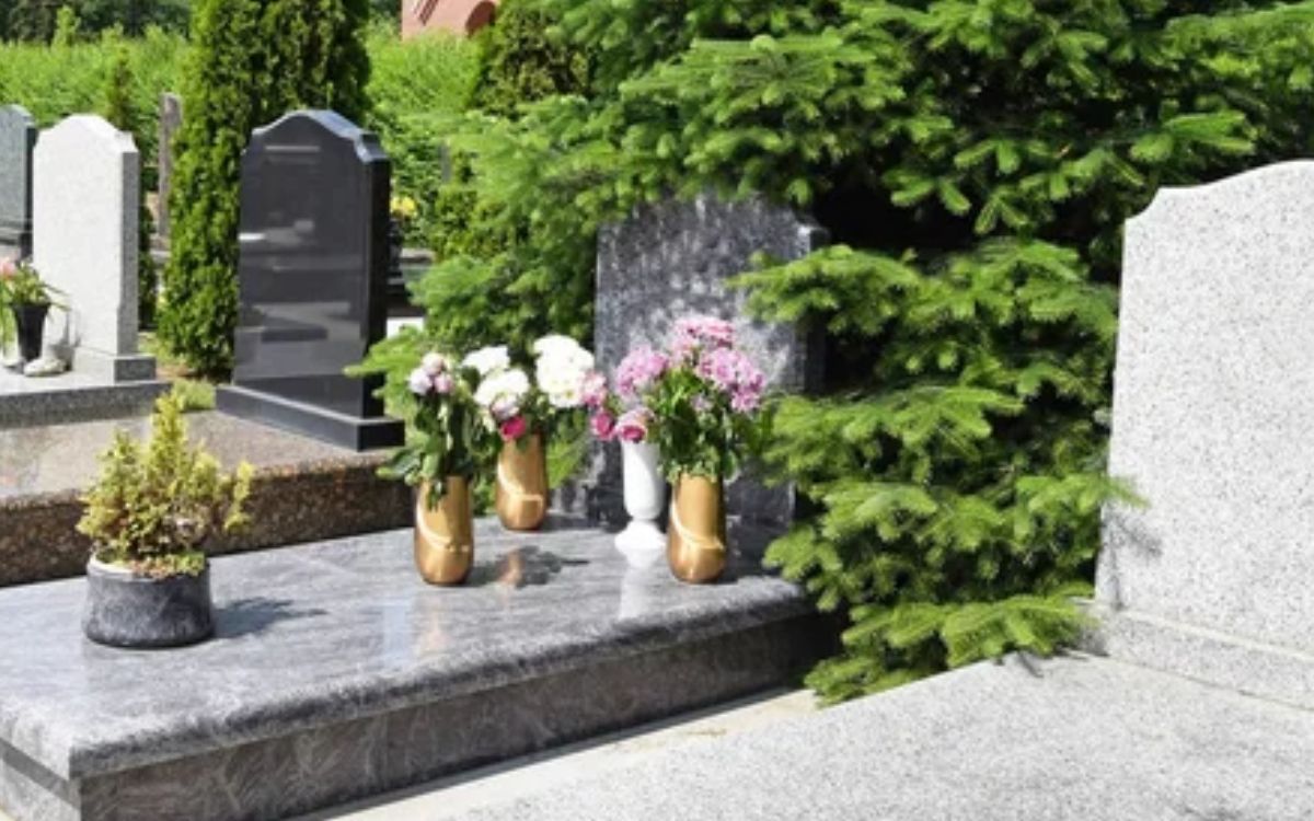 Τραγωδία σε νεκροταφείο - Ταφόπλακα έπεσε και σκότωσε 4χρονο παιδί