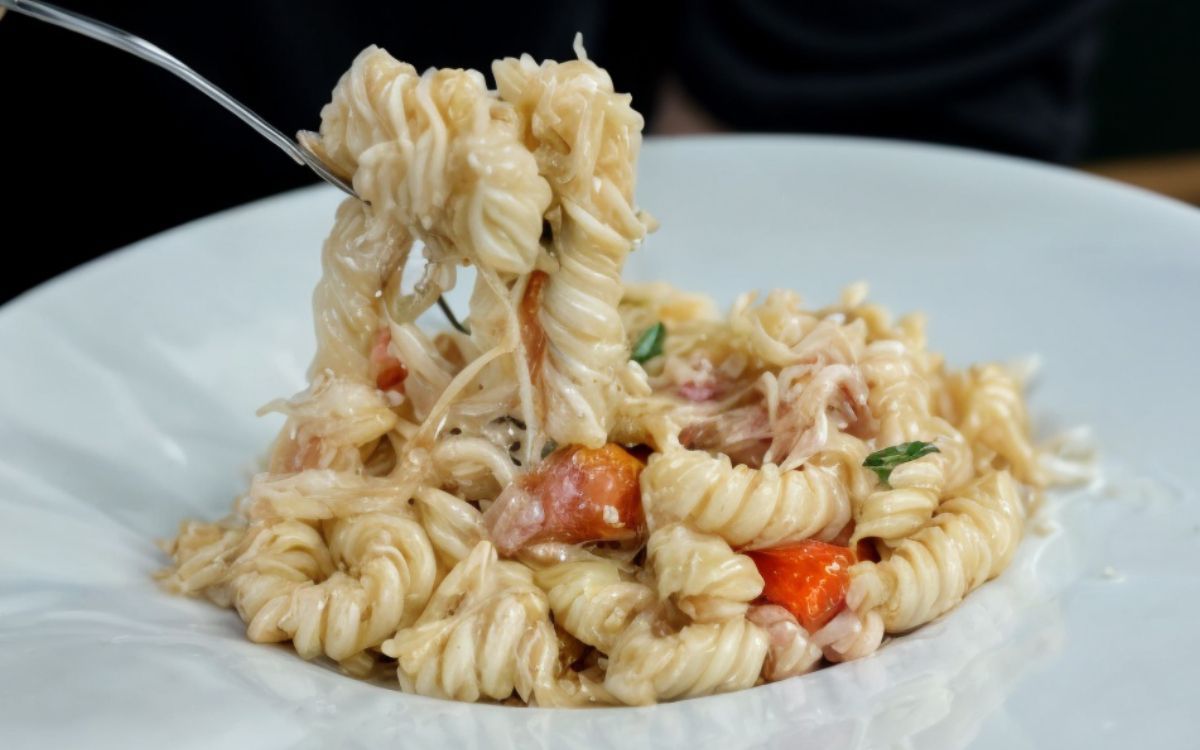 Βίδες με σολομό και ντοματίνια - Η μακαρονάδα του Καλοκαιριού