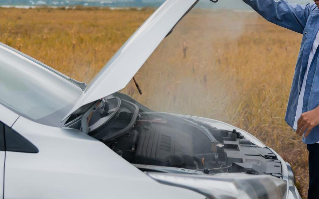 10 λάθη στην οδήγηση που κάνουν όλοι και χαλούν το αυτοκίνητο