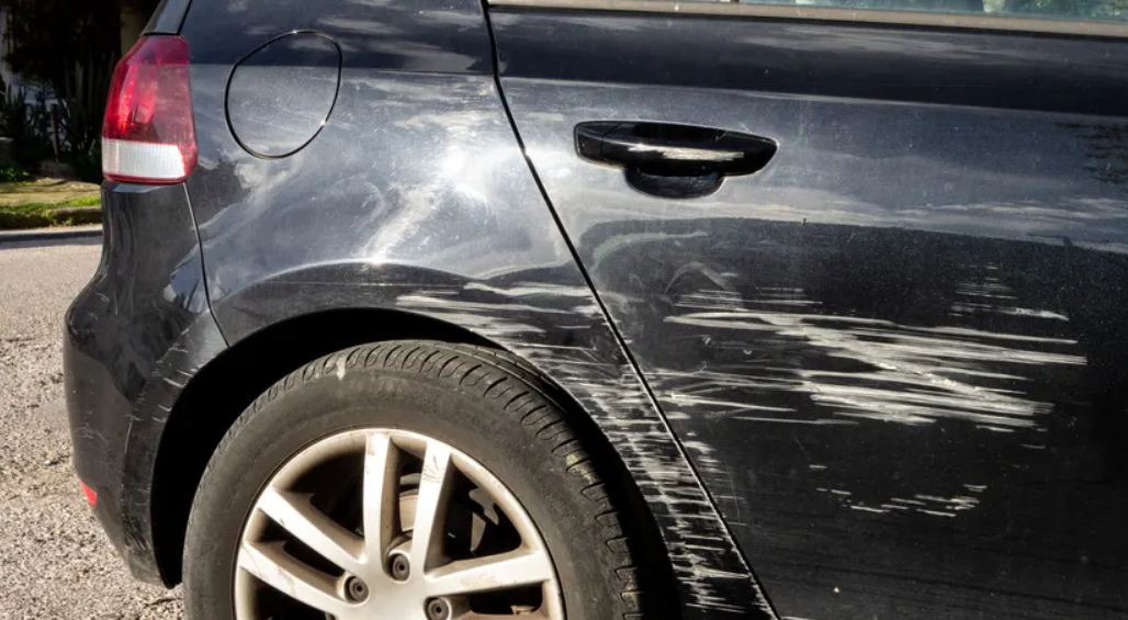 3+1 κόλπα που θα επανορθώσουν τις γρατζουνιές στο αυτοκίνητο χωρίς συνεργείο