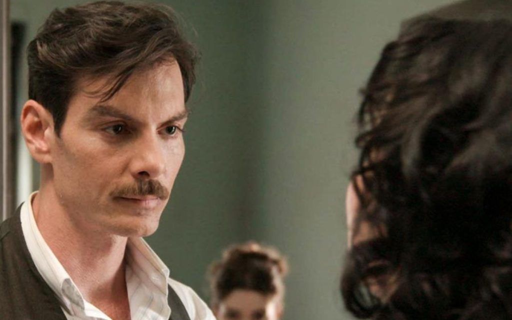 Grand Hotel: Η φωτογραφία από την κηδεία του Πέτρου που ανατρέπει τα πάντα