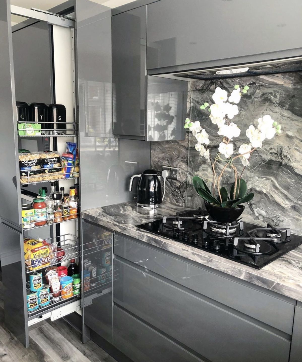 silver-ντουλάπια καθρέφτες-στη-κουζίνα- silver-ντουλάπια καθρέφτες-στη-κουζίνα-