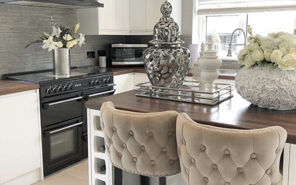 SIlver deco: Η νέα κορυφαία τάση στη διακόσμηση για τον Χειμώνα 2025-2026