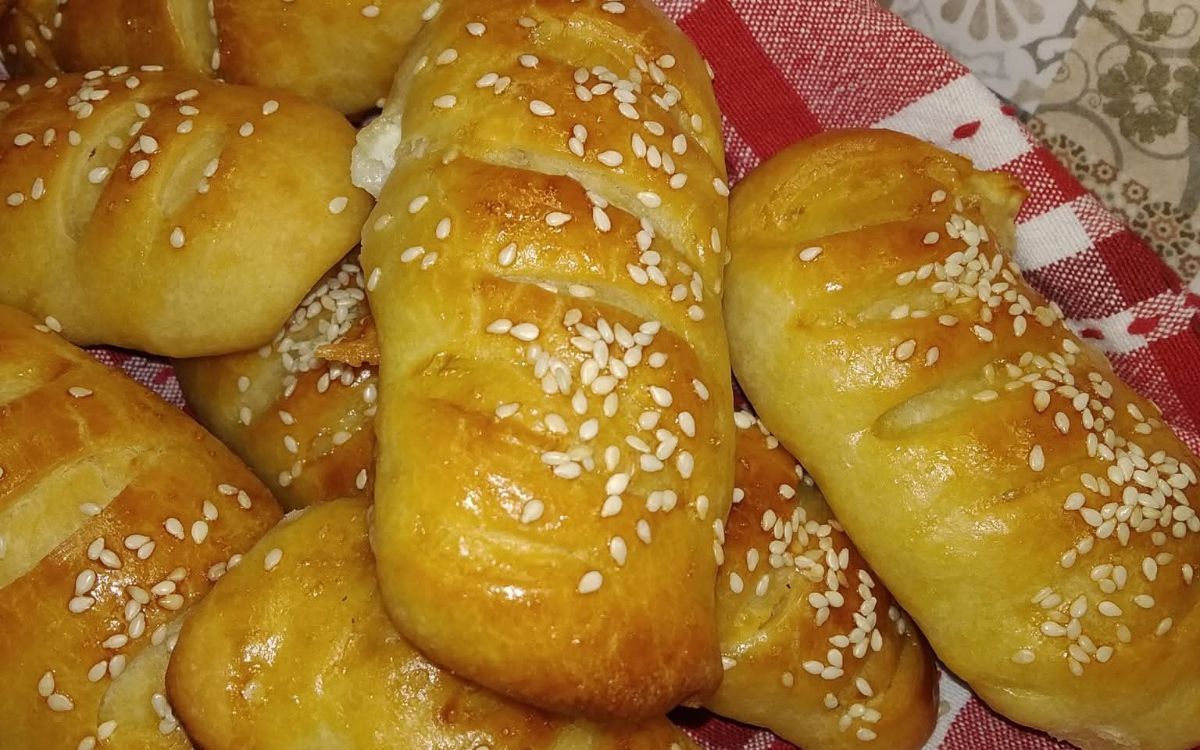 τυρόψωμα-με-σουσάμι-