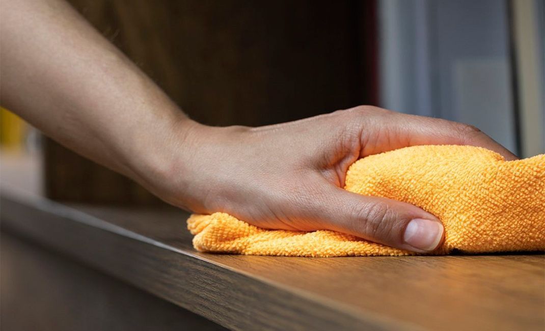 Αν απεχθάνεσαι τη σκόνη τσέκαρε αυτά τα 10 κόλπα για να την ξεφορτωθείς για εβδομάδες