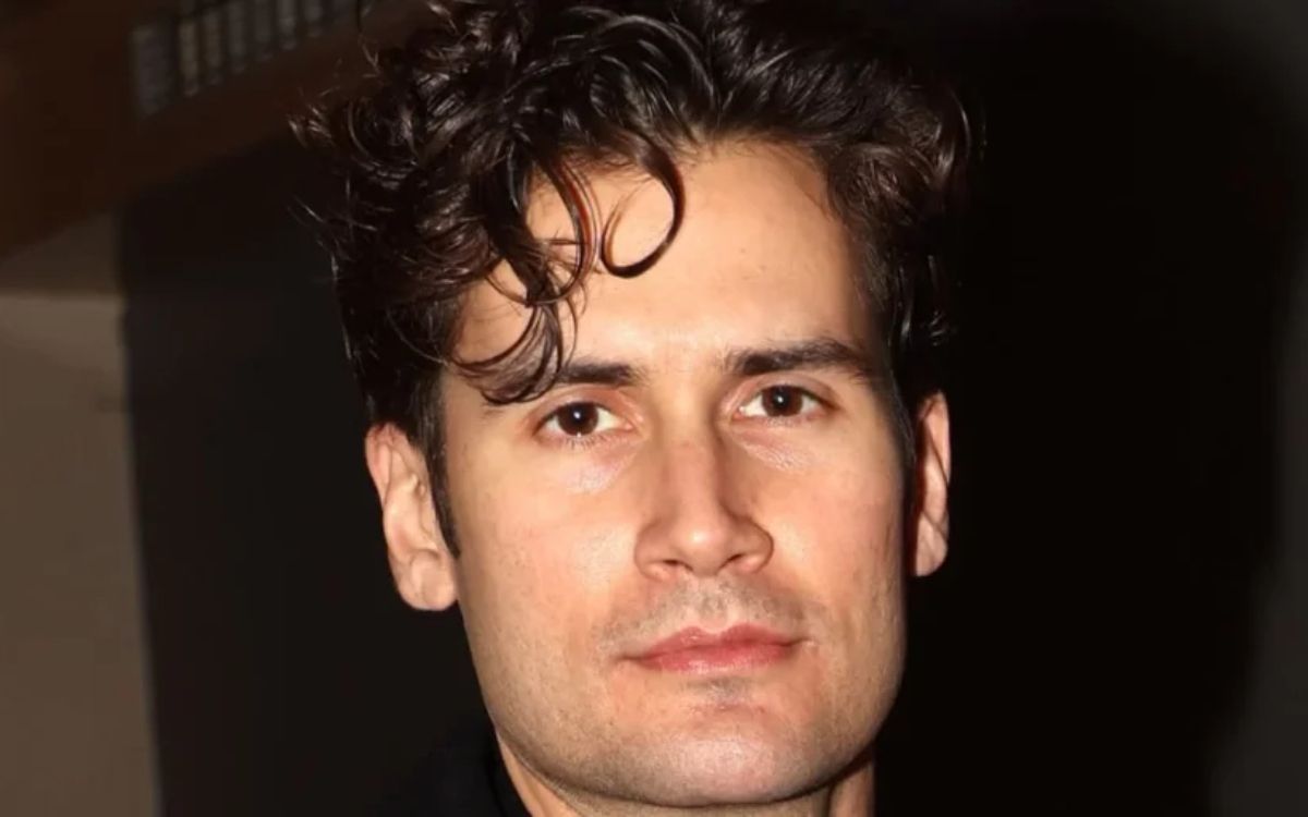 Αναστάσης Ροϊλός: Με μούσι και ελαφρώς πιο μακριά μαλλιά είναι πιο κούκλος από ποτέ