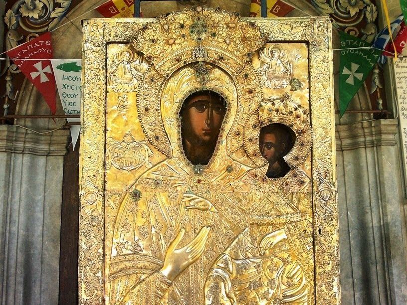 Τα έθιμα της Παναγίας σε όλη την Ελλάδα - Από τους Επιτάφιους στα ξακουστά πανηγύρια