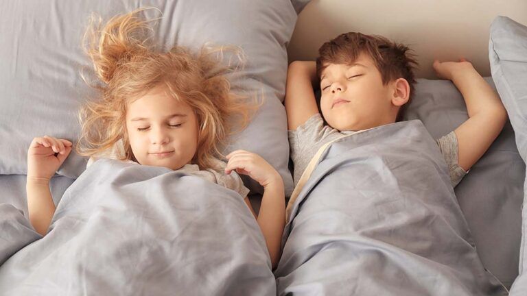 αγόρι-και-κορίτσι-κοιμούνται- αγόρι-και-κορίτσι-κοιμούνται-