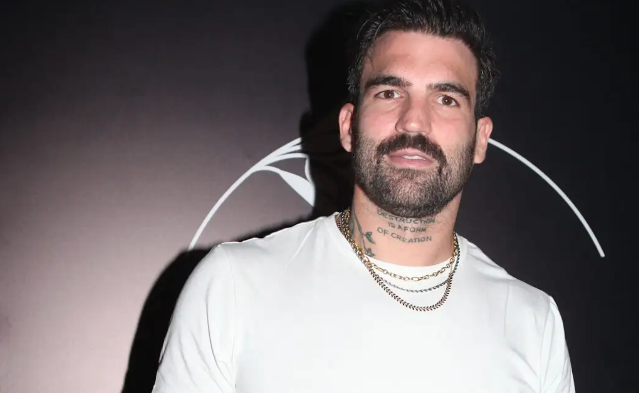 Δεν είναι πλακά - Ο Δημήτρης Αλέξανδρου ανοίγει Studio νυχιών