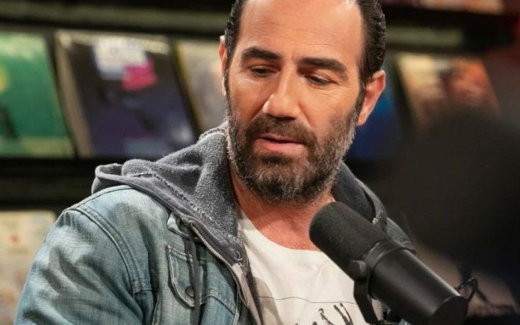 Δεν θα τον αναγνώριζε ούτε ο Σερβέτας - Ο Αντώνης Κανάκης νέος με μακριά σγουρά μαλλιά