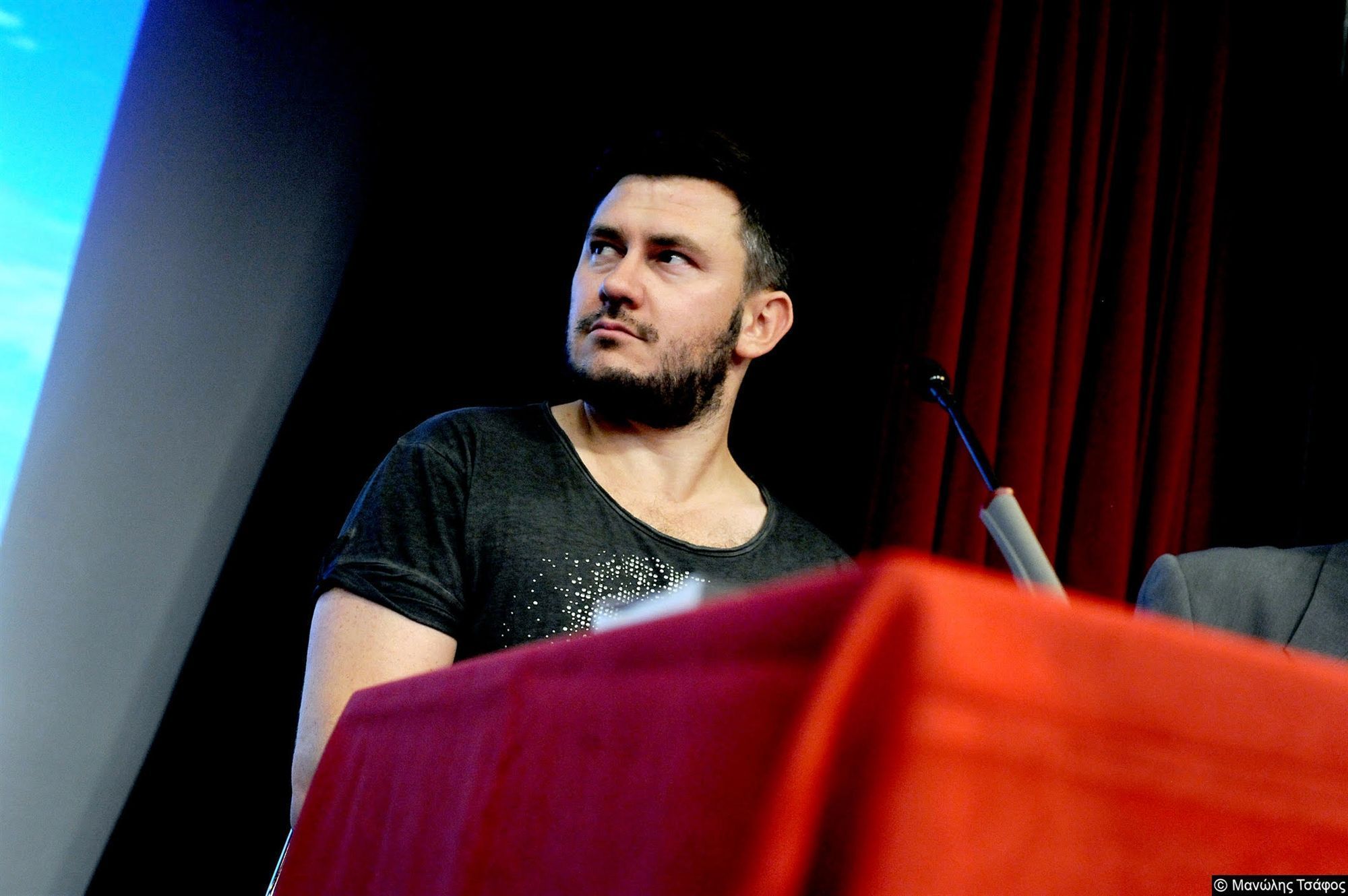 Ο Διάσημος συγγραφέας που ζει εξόριστος επειδή τα έβαλε με τον Πούτιν