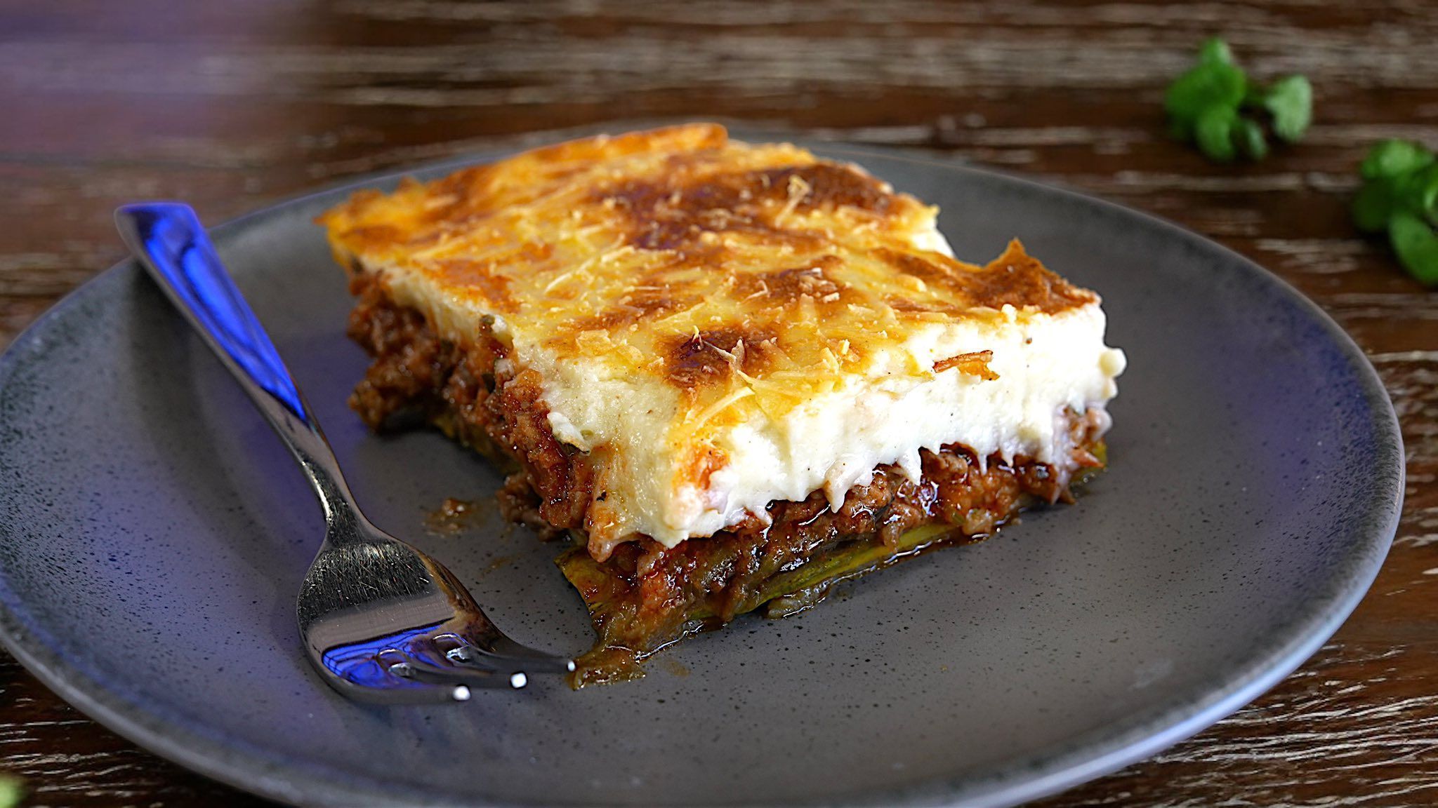 Εύκολος μουσακάς με την παραδοσιακή συνταγή της γιαγιάς