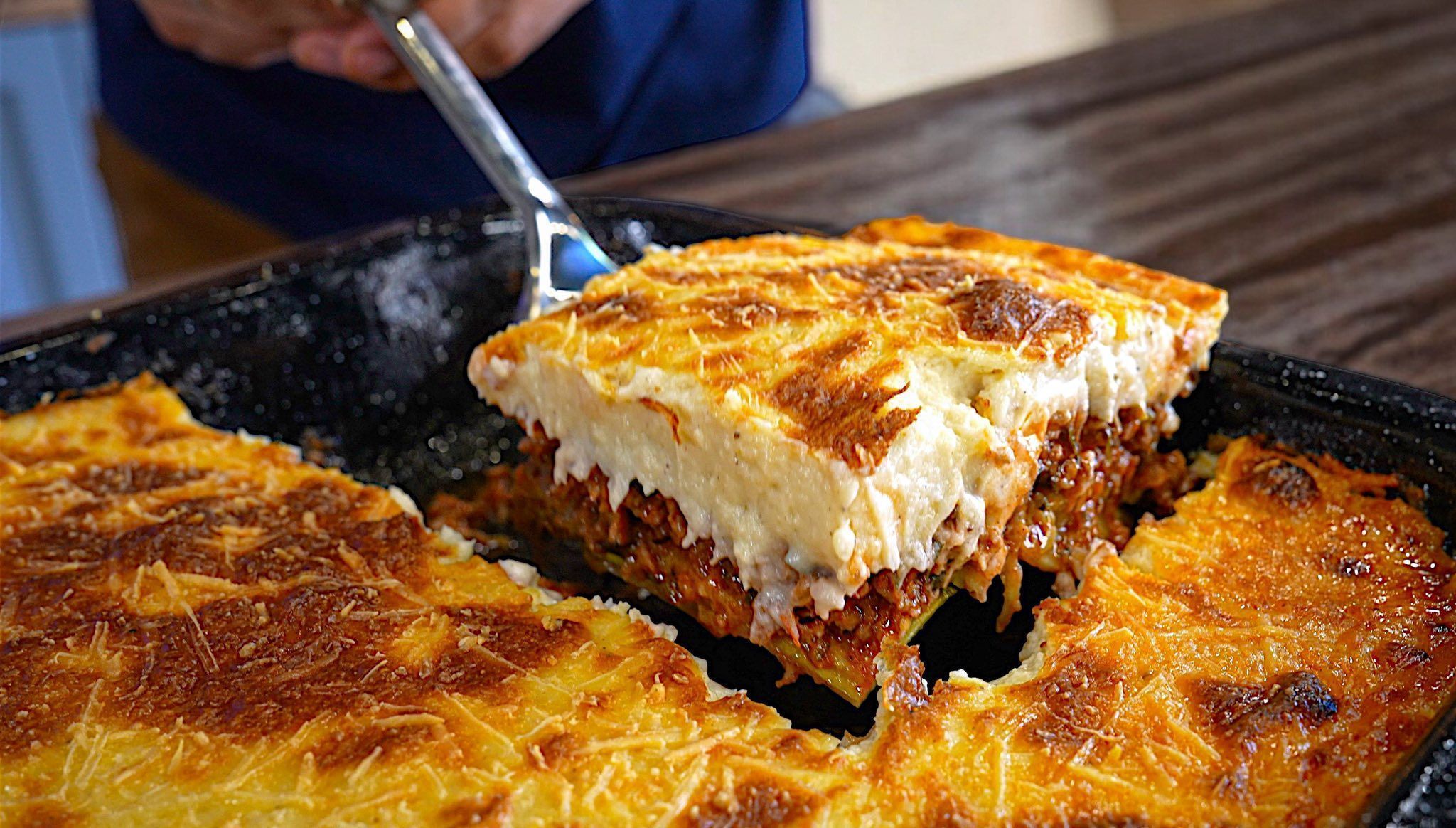 Εύκολος μουσακάς με την παραδοσιακή συνταγή της γιαγιάς