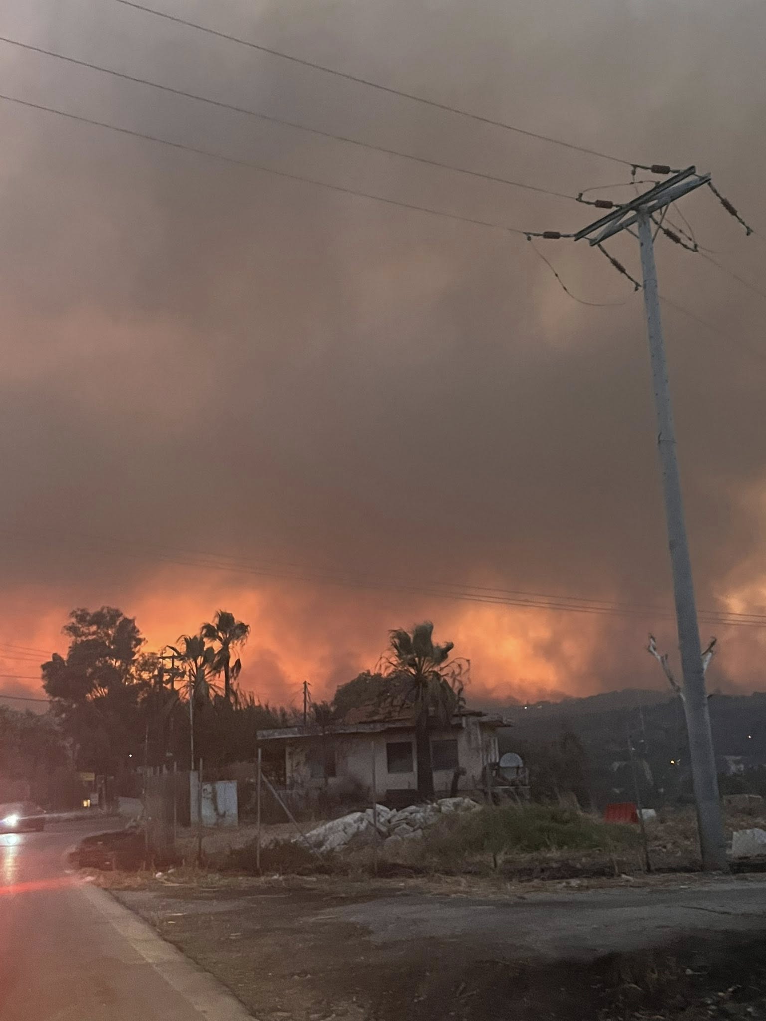 Η Ελλάδα καίγεται :Εκκενώνεται η Κάτω Αχαΐα, κλειστή η νέα και η παλαιά εθνική οδός - Μπαράζ 112 σε Πρέβεζα, Ζάκυνθο, Άρτα και Βόνιτσα