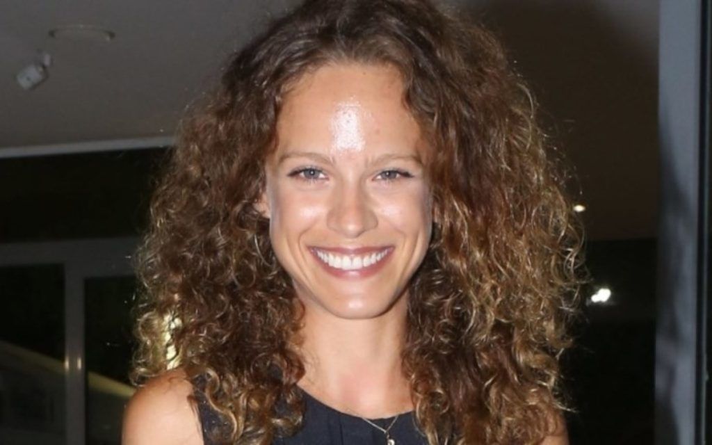 Η Έλλη Τρίγγου όπως δεν την έχετε ξαναδεί - Κάνει γυμνισμό στη παραλία και ρίχνει το Instagram