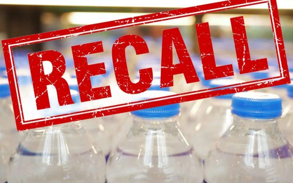 Επείγουσα ανάκληση σε δημοφιλές εμφιαλωμένο νερό- Εντοπίστηκαν κομμάτια από γυαλί