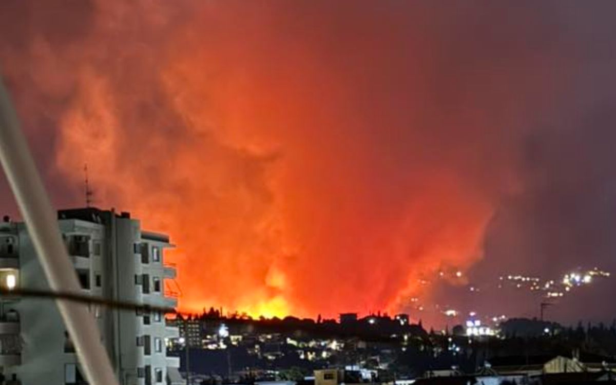 Φωτιά Πάτρα: Ήχησε το 112 - Εκκενώστε Αρόη και Ξερόλακα