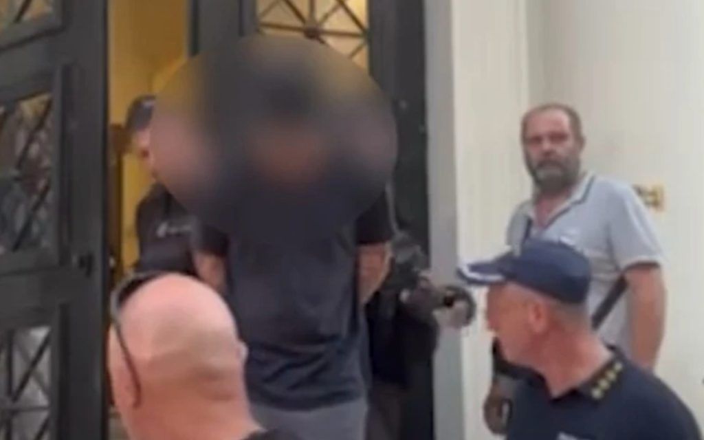 Φωτιά Πάτρα: «Μπράβο, λεβέντη μου» φώναζαν στον 25χρονο που φέρεται να έβαλε την φωτιά στο Γηροκομείο Πάτρας