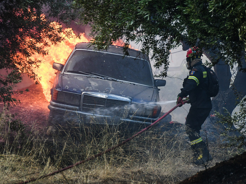Φωτιά Πάτρα: Περικυκλώνει την πόλη - Μία ανάσα από τον αστικό ιστό- Φώτο και βίντεο που κόβουν την ανάσα