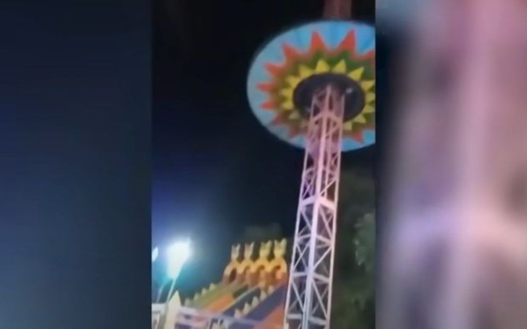 Φρίκη σε λούνα παρκ: Παιχνίδι κατέρρευσε από ύψος 15 μέτρων- Εσπευσμένα στο νοσοκομείο 4 άτομα-  Το σοκαριστικό βίντεο