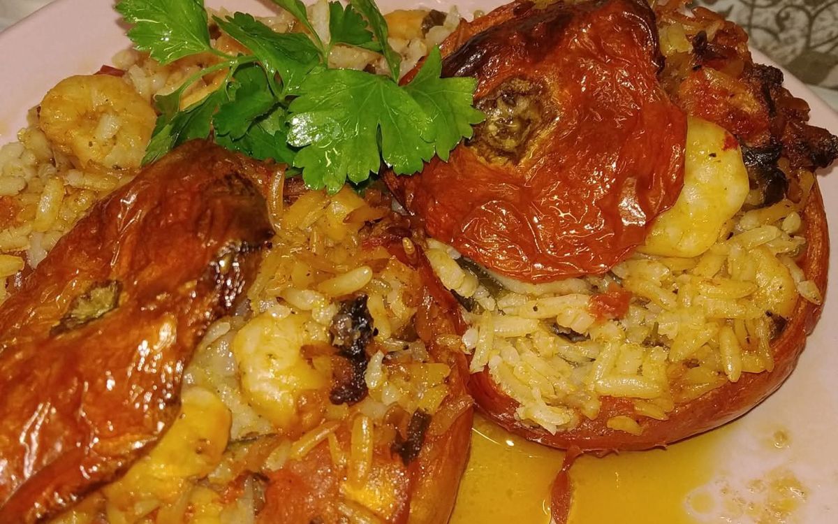 Γεμιστά με καστανό ρύζι και γαρίδες για τη νηστεία του Δεκαπενταύγουστου