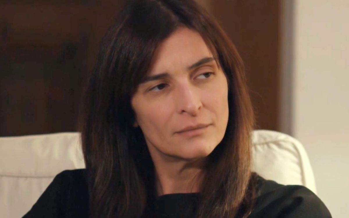 Η Γη της Ελιάς-Ιουλία- Η Γη της Ελιάς-Ιουλία-