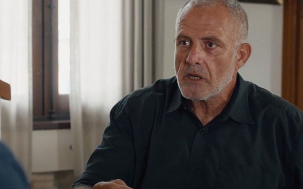 Η Γη της Ελιάς: Ο Στάθης παθαίνει έμφραγμα