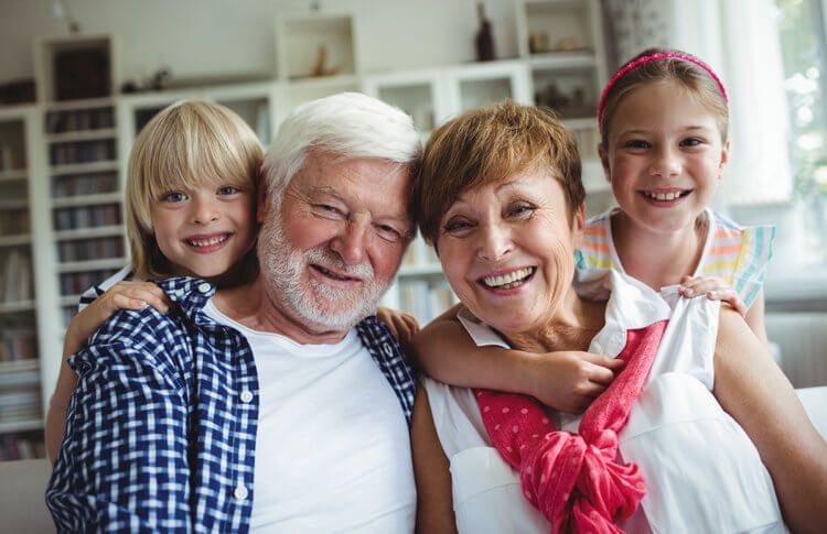 γιαγιά-παππούς-εγγόνια-