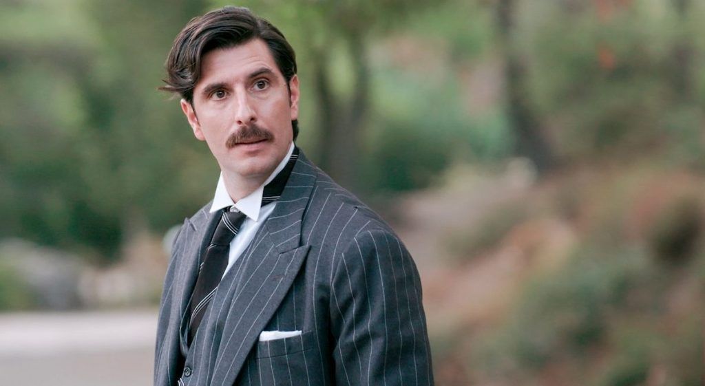 Grand Hotel: Ο Ρήγας αντιμέτωπος με τον νέο μετρ - Βρίσκει τον δάσκαλό του στον Β' Κύκλο