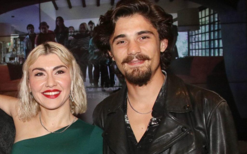 Η τρυφερή φωτογραφία του Κώστα Νικούλι με τον γιο του στη παραλία