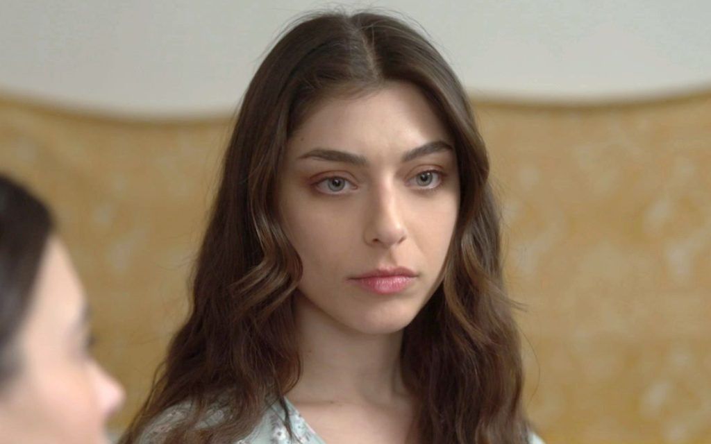 Ηλέκτρα: Ο άγνωστος γιος του Βρεττού ξελογιάζει την φρεσκοπαντρεμένη Ουρανία