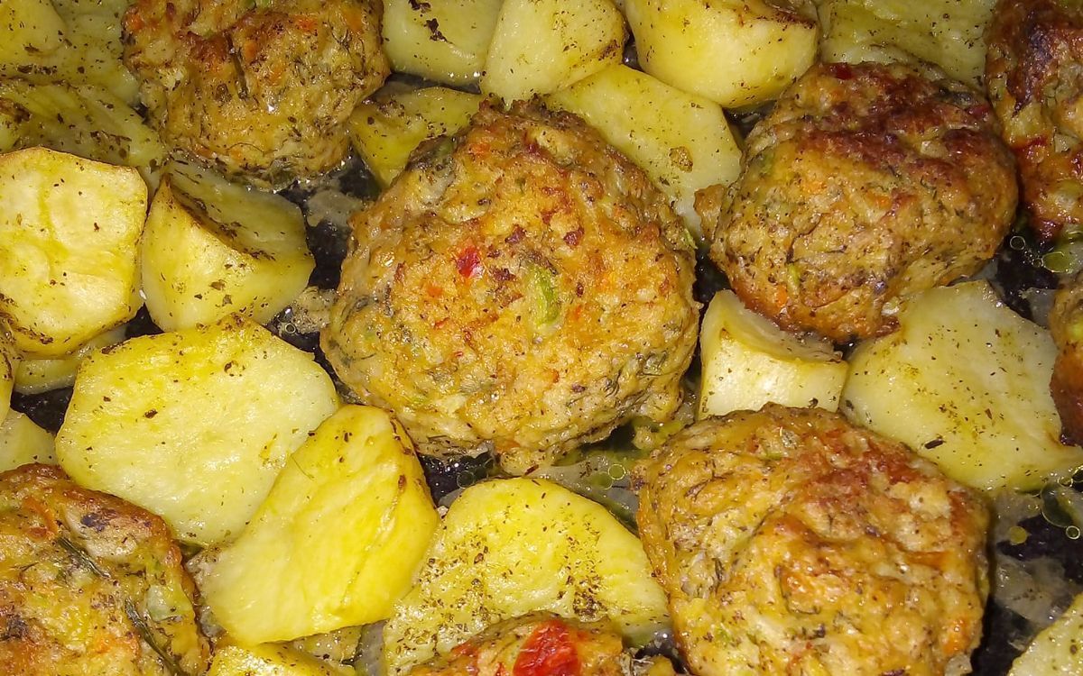 Συνταγή για μεσημεριανό στο σχολείο: Mπιφτέκια κοτόπουλο με κρυμμένα λαχανικά