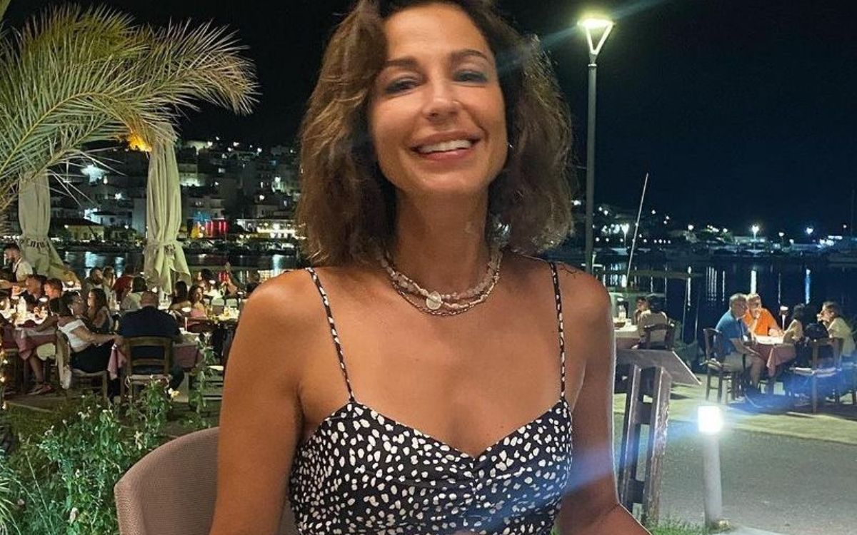 Η Κατερίνα Παπουτσάκη ποζάρει χωρίς ίχνος μακιγιάζ και μοιάζει με 20χρονη - Φωτογραφία