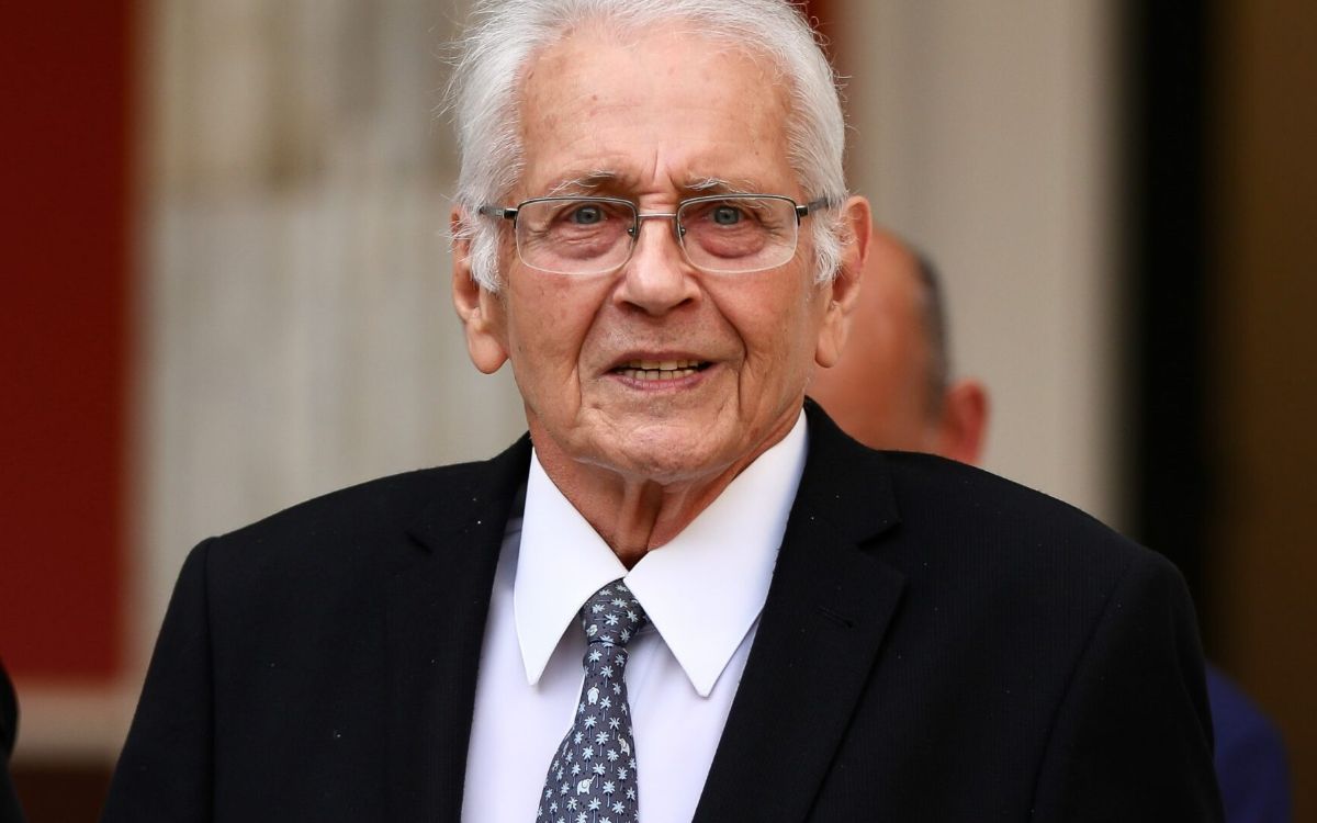 Κηδεία Δημήτρη Κωνσταντάρα: Βαρύ το κλίμα στο τελευταίο αντίο - Πλήθος καλλιτεχνών έδωσαν το παρόν