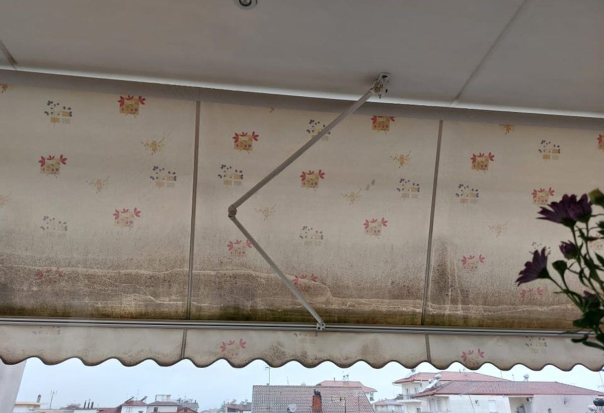 Με αυτόν τον εύκολο τρόπο καθαρίζω τις τέντες μου κάθε Φθινόπωρο με 0 ευρώ