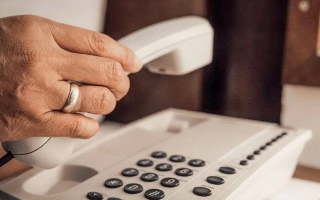 Μεγάλη προσοχή στις τηλεφωνικές απάτες - Με το AI οι απατεώνες αντιγράφουν τη φωνή συγγενών