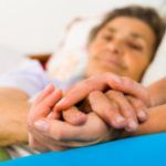 Η μητέρα μου αρρώστησε με καρκίνο και ο πατέρας μου την εγκατέλειψε